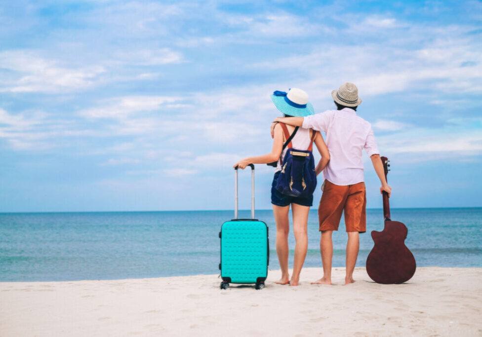 Viagem - praia - turismo - Freepik