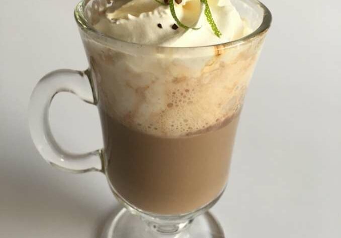 cappuccino_de_cafae_chocolate_e_laranja