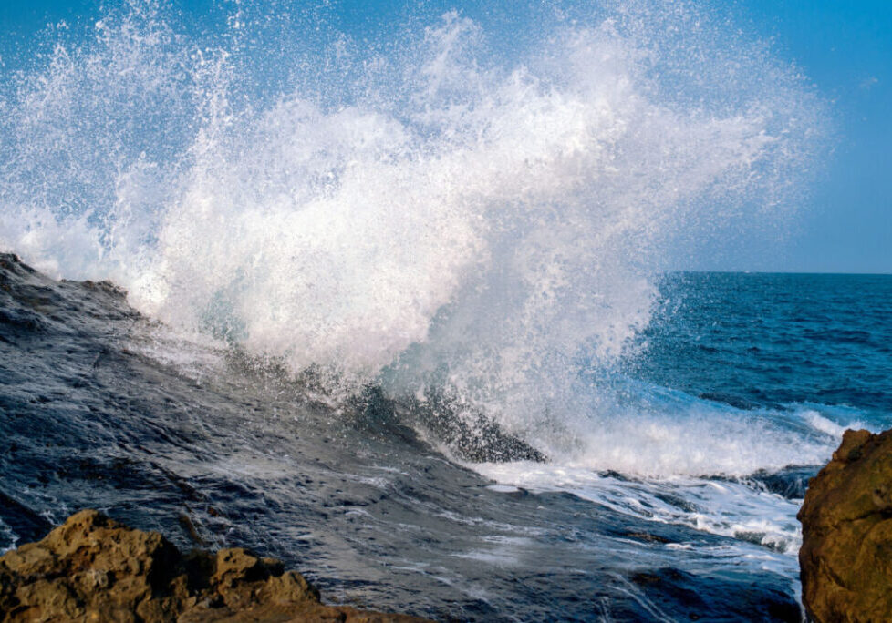 mar_agitado_freepik (2)