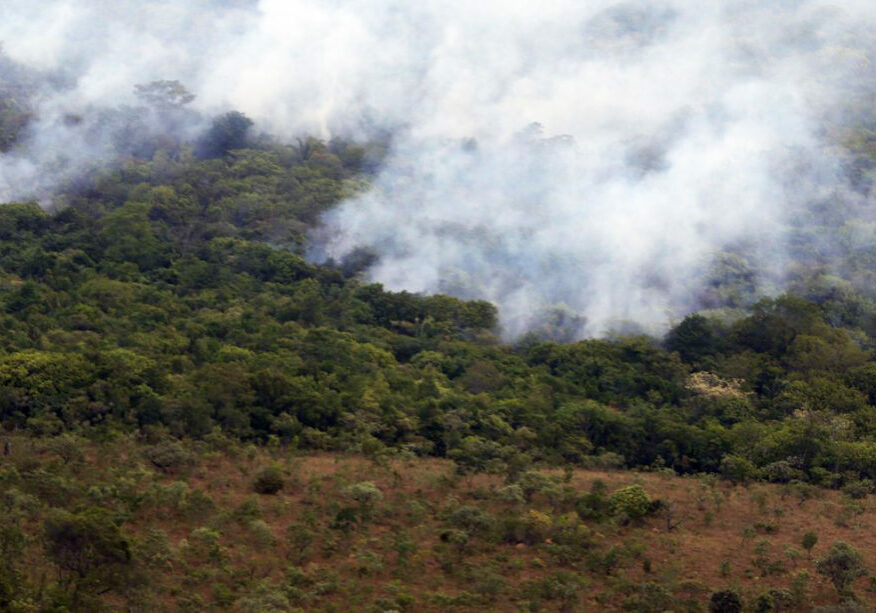 Alto Paraiso de Goiás - Fotos aerea da  queimada do Parque  Nacional da Chapada dos Viadeiros (Valter Campanato/Agência Brasil)
